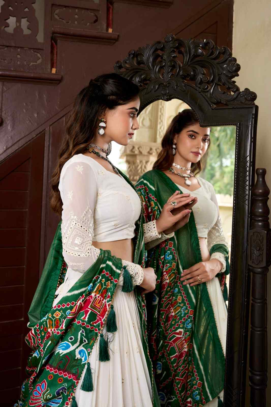Lucknowi Georgette Lehangas