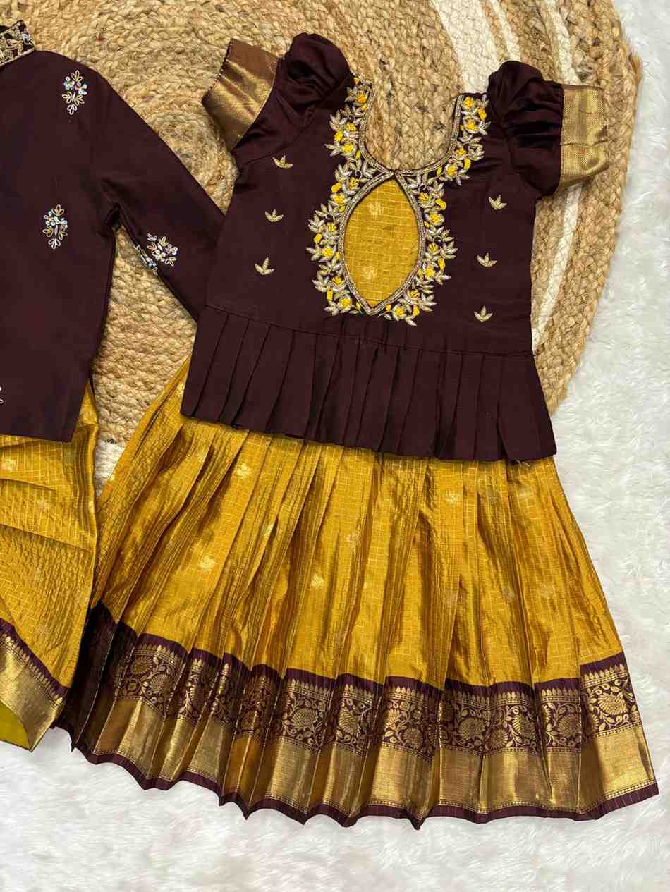 Semi Gadwal family outfit – blue – Arhas Couture