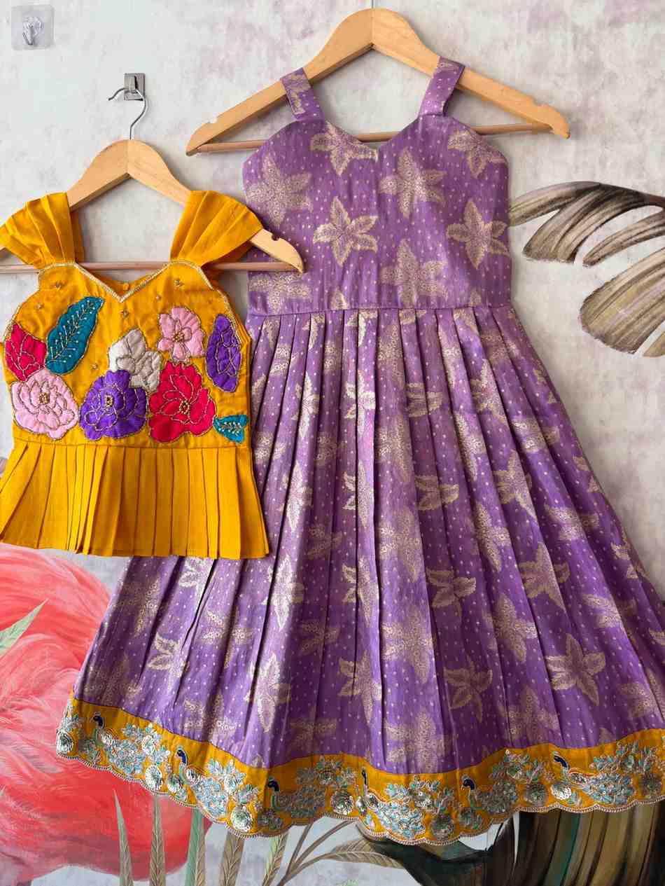 Kid's Viscose Tissue Gowns