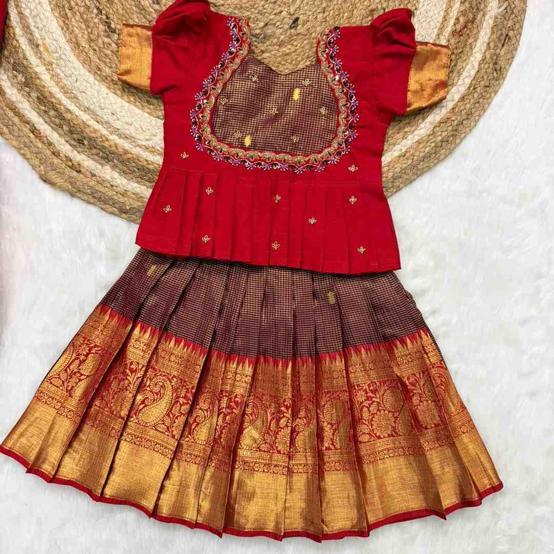Semi Gadwal family outfit – colour 6 – Arhas Couture