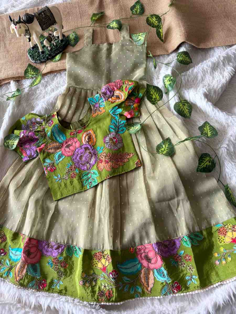 Kid's Viscose Crepe Gowns